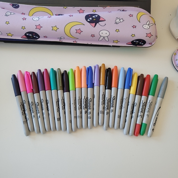 SHARPIE Color 24 Set: Includes 1 Silver Metallic Sharpie - Picture 3 of 7